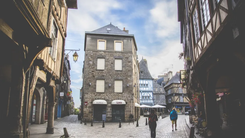 Altstadtgasse mit Gastronomie