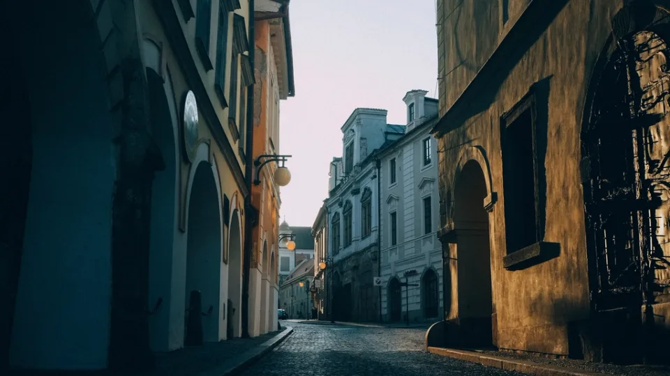 Altstadtgasse mit Gastronomie