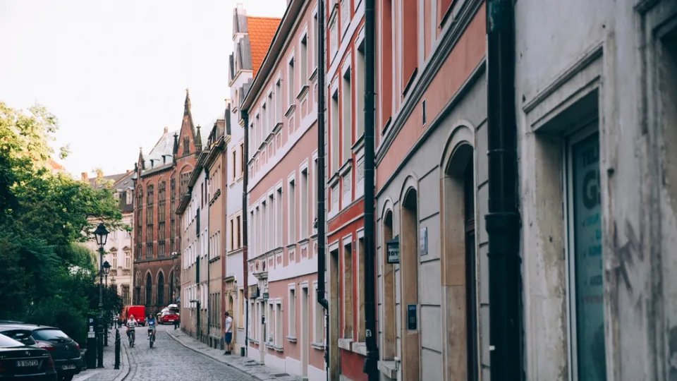 Altstadtgasse mit Gastronomie